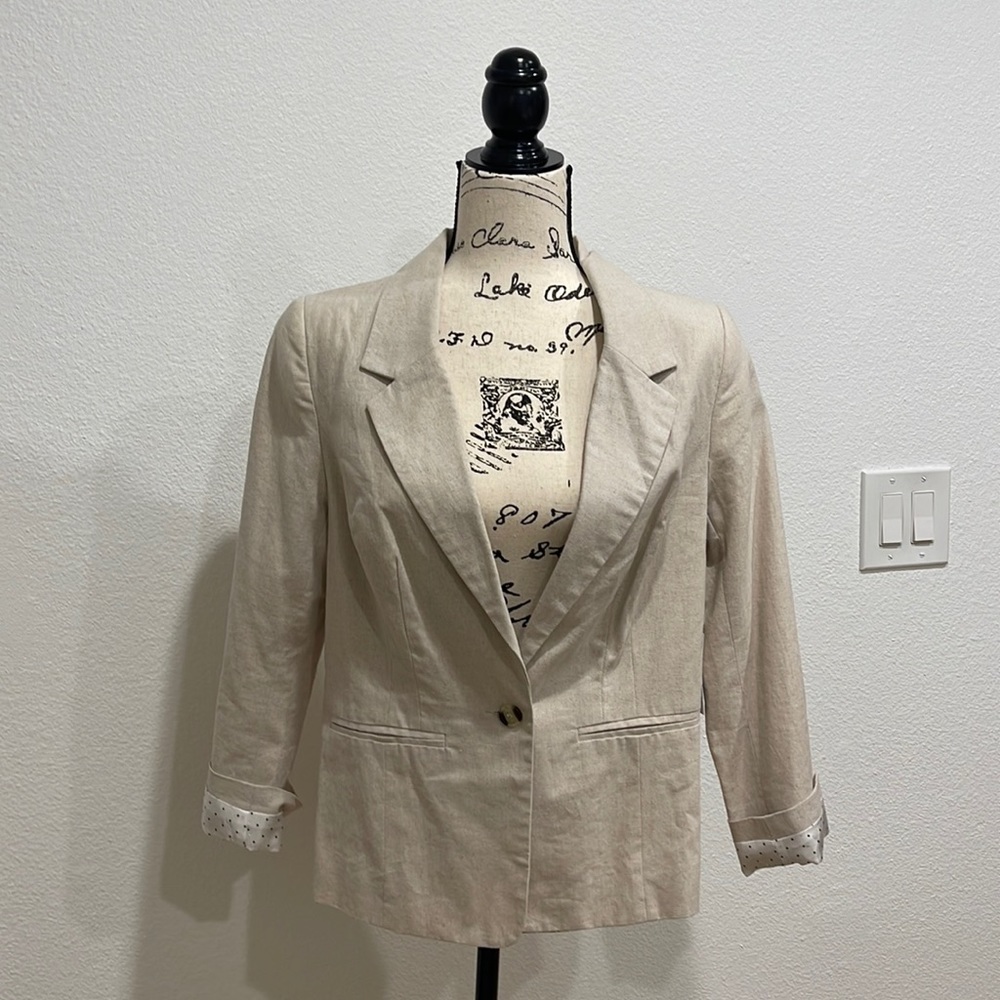 Kensie Women’s blazer - Beige (Medium) new with tags